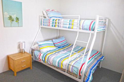 The Relax Shack At Culburra Beach Sleeps 7 - Holiday Cairns 4