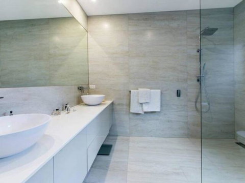 Azure Oasis - Holiday Cairns 7