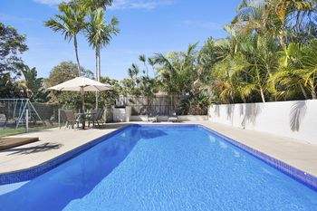 Burleigh Heights - Holiday Cairns 3