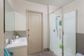 The Executive B & B - Holiday Cairns 6
