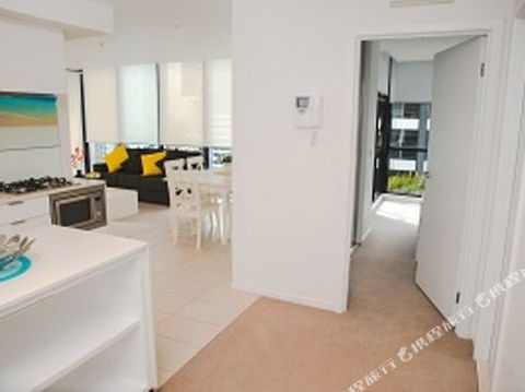 WaterFront Apartment - Holiday Cairns 0