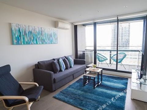 WaterFront Apartment - Holiday Cairns 3