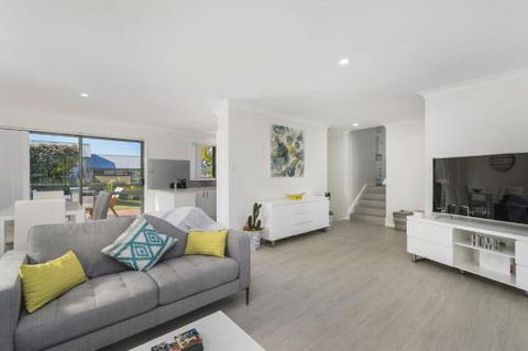 Right At Home In Bonny Hills - Holiday Cairns 2