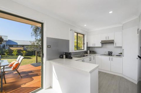 Right At Home In Bonny Hills - Holiday Cairns 1