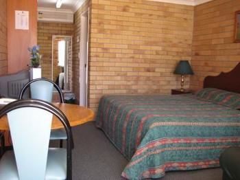 Dragon & Phoenix Motel - Holiday Cairns 2