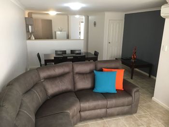 On The Shores Of Geographe Bay - Holiday Cairns 0