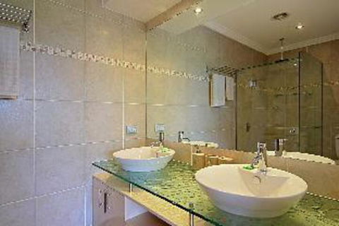 A PERFECT STAY 3 James Cook Apartments - Holiday Cairns 1