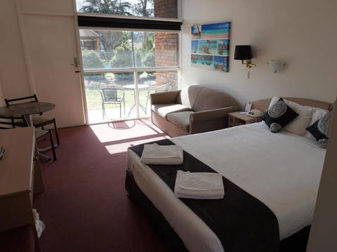 Econo Lodge Tamworth - Holiday Cairns 3
