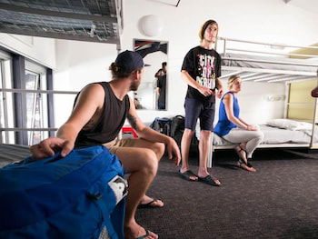 Sydney Railway Square YHA - Hostel - Holiday Cairns 6