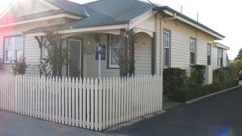 The Postmaster Inn BnB - Holiday Cairns 0