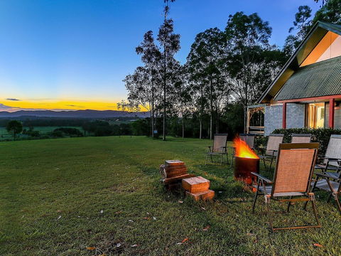 Vineyard Hill - Holiday Cairns 1