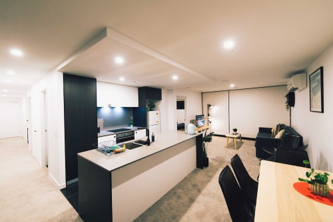 MidNight Apartment - Holiday Cairns 2