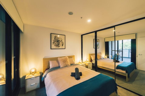 MidNight Apartment - Holiday Cairns 5