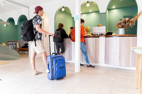 Stoke Beach House - Holiday Cairns 1