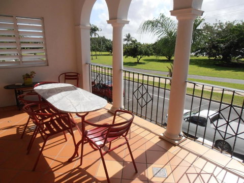 Floriana Villas - Holiday Cairns 1