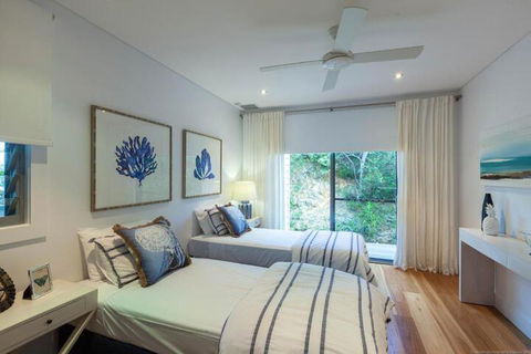 Vantage Over Byron - Holiday Cairns 3
