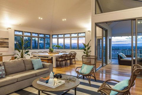 Vantage Over Byron - Holiday Cairns 2