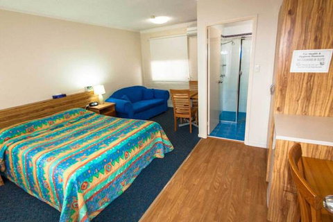 Bay Executive Motel - Holiday Cairns 3