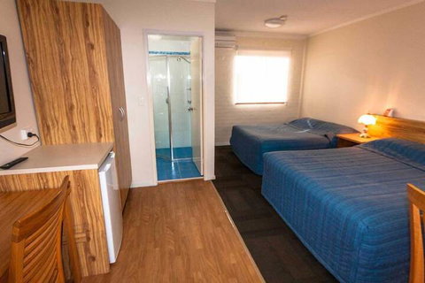 Bay Executive Motel - Holiday Cairns 5