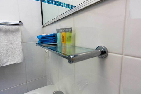 Bay Executive Motel - Holiday Cairns 1