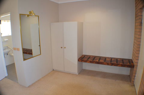 Deer Park Motor Inn - Holiday Cairns 6