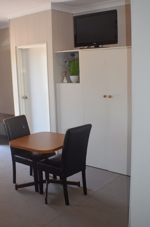 Deer Park Motor Inn - Holiday Cairns 4