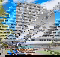 Elouera Tower Beachfront Apartments - Holiday Cairns