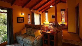 Wombat Hills Cottages - Holiday Cairns 2