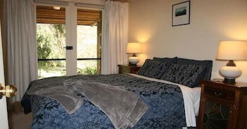 Wombat Hills Cottages - Holiday Cairns 3