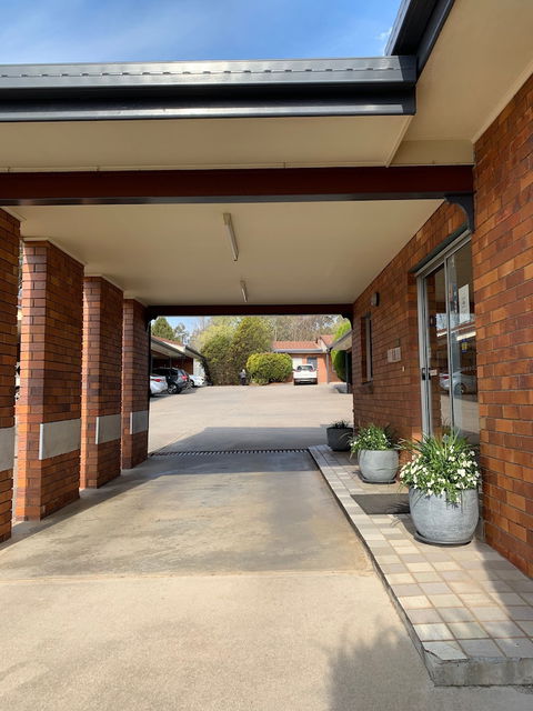 Peter Allen Motor Inn - Holiday Cairns 1