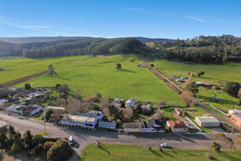 Mole Creek Guest House - Holiday Cairns 3