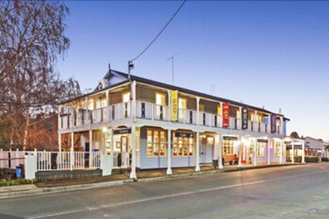 Mole Creek Guest House - Holiday Cairns 1