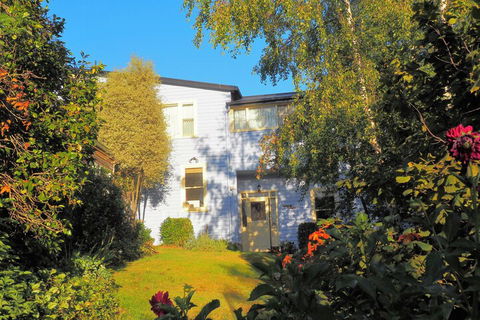 Mole Creek Guest House - Holiday Cairns 2
