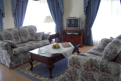 Carolynnes Cottages - Holiday Cairns 2