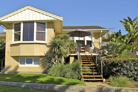 Bay 10 Accommodation - Holiday Cairns 3