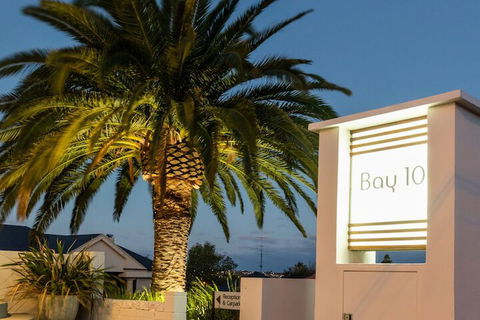 Bay 10 Accommodation - Holiday Cairns 1