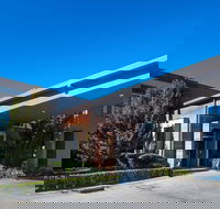 Gibraltar Hotel Bowral - Holiday Cairns