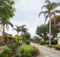 Lazy Acre Log Cabins - Holiday Cairns