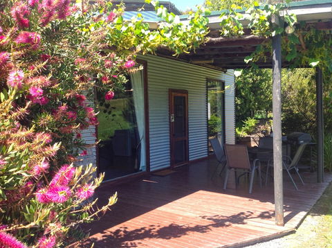 Valley Farm Vineyard Cottages - Holiday Cairns 6
