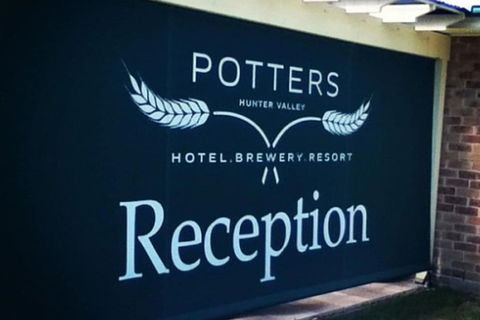 Potters Apartments - Holiday Cairns 1