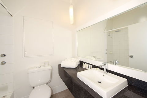 CKS Sydney Airport Hotel - Holiday Cairns 5