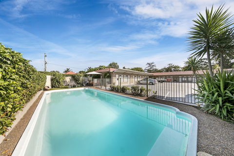 Cessnock Motel - Holiday Cairns 4