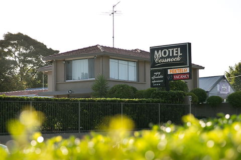 Cessnock Motel - Holiday Cairns 1