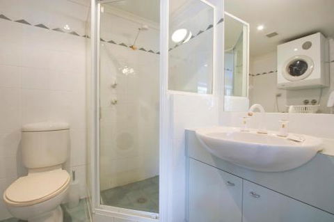 Lhotsky Apartments - Holiday Cairns 5