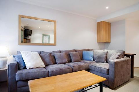 Lhotsky Apartments - Holiday Cairns 6