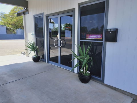 Oval Motel - Holiday Cairns 0