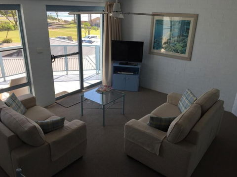 Breakers Apartments Mollymook - Holiday Cairns 2