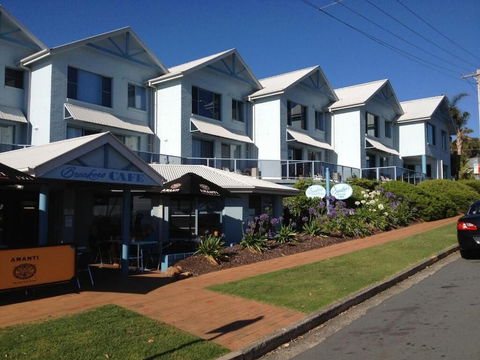 Breakers Apartments Mollymook - Holiday Cairns 1