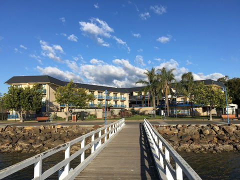 Mariners On The Waterfront - Holiday Cairns 1
