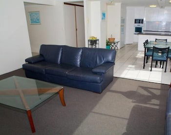 The Penthouses Apartments - Holiday Cairns 6